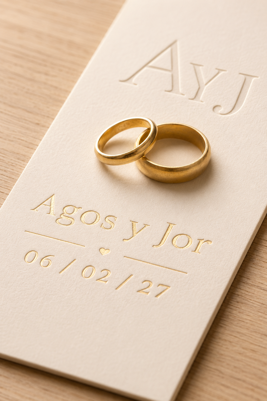 Alianzas de Agos y Jorge sobre la invitación grabada AYJ